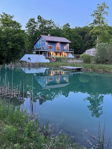 Lake Leelanau Therapy-HotTub/Kayaks/FirePit