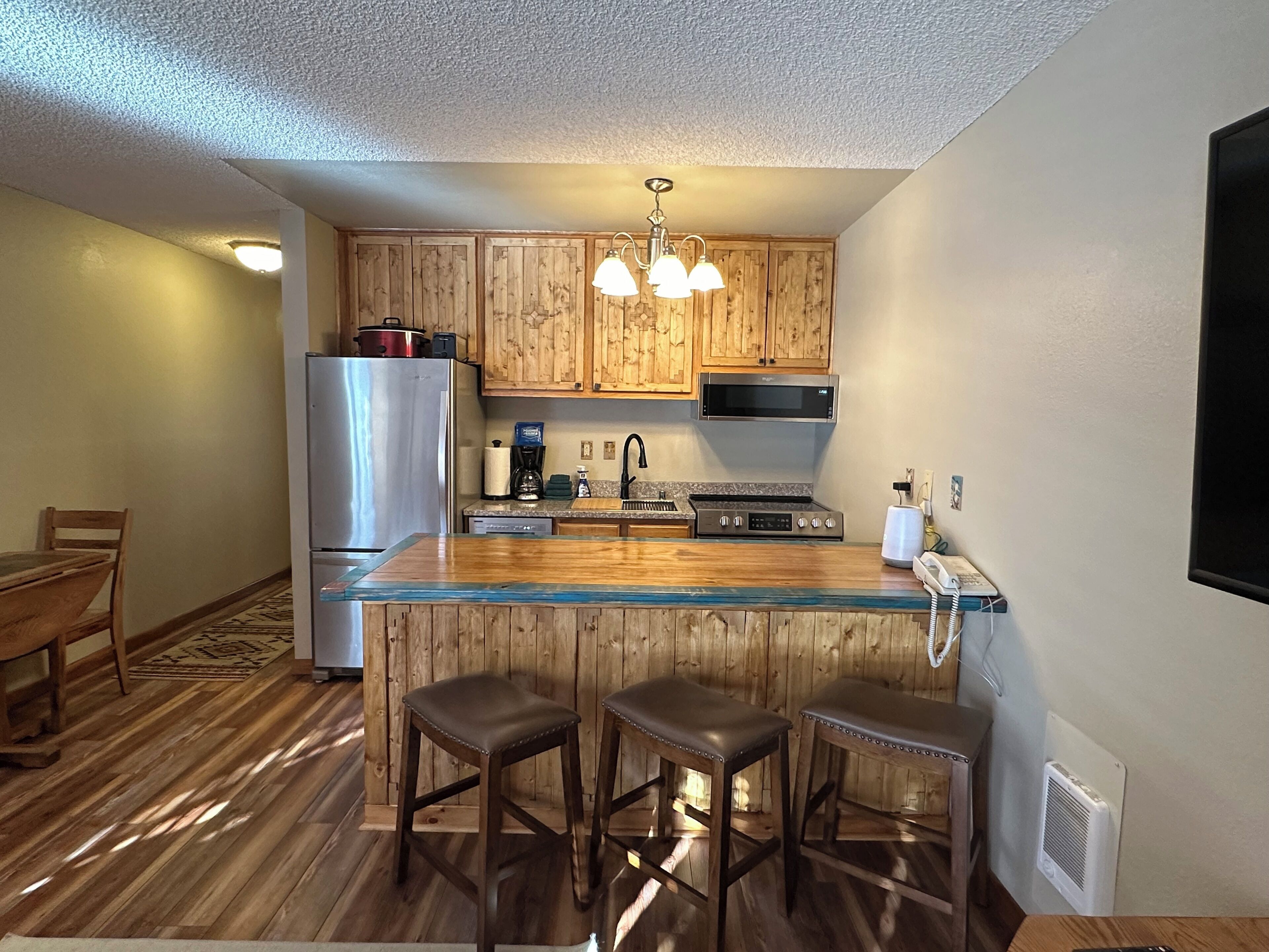 Coffee/tea maker, oven, stovetop, dishwasher