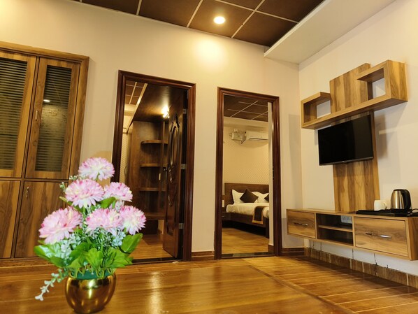 Free WiFi, bed sheets - De Royale Montana Hotel and Resorts (Sullia)