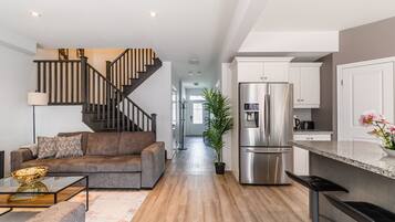 Luxury Townhome, 5 Bedrooms, Garden View, Lakeside | Living area