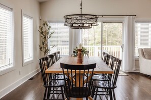 Dining - Lovely House, Walk to Assn. Beach, Solo Stove, Great Kitchen (New Buffalo)