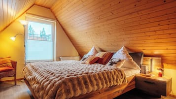 4 bedrooms, iron/ironing board, travel crib, free WiFi