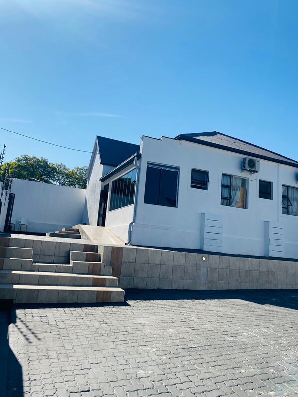 Exterior - DBright Guest Lodge (Pretoria)