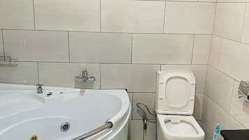 Comfort Double Room | Bathroom | Towels, soap, toilet paper