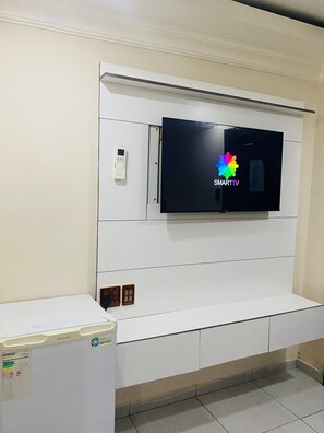 Sistema de insonorización, tabla de planchar con plancha y wifi gratis