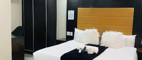 Deluxe Studio, Pool View