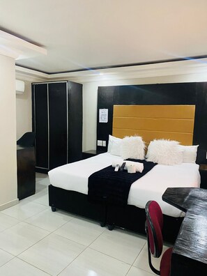 Soundproofing, iron/ironing board, free WiFi - DBright Guest Lodge (Pretoria)