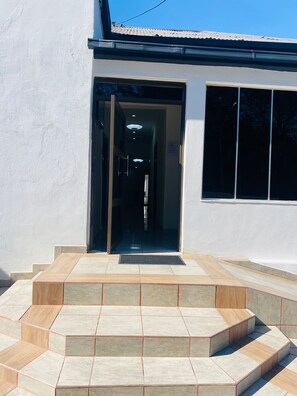 Fachada de la propiedad