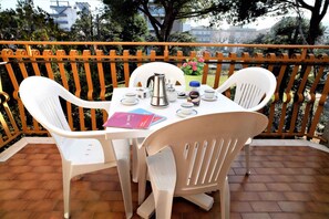 Outdoor dining - Holiday apartment mit Klimaanlage und Balkon (Lignano)