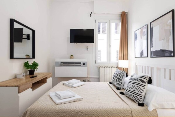 2 habitaciones, tabla de planchar con plancha, wifi y ropa de cama 