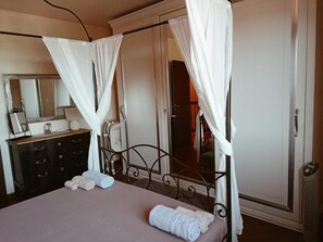 3 habitaciones, tabla de planchar con plancha, wifi y ropa de cama 