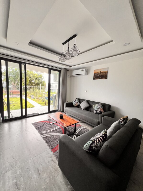 Smart TV - Stunning 2 Bedroom Flat (Lusaka)