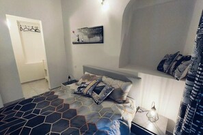 1 bedroom, travel cot, WiFi, bed sheets