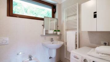 Apartment | Bathroom