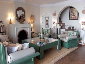 Interior - Villa/riad Tout Confort Décoration Soignée + Cuisiniere (Marrakech)