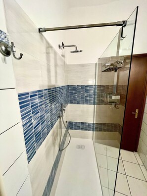 Apartment, 2 Bedrooms, Balcony, City View | Bathroom - Nest In Como - A Nest In The City Of Como for 6 (Como)