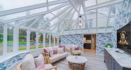 Dual-Property Retreat in Windsor - By Tempstay