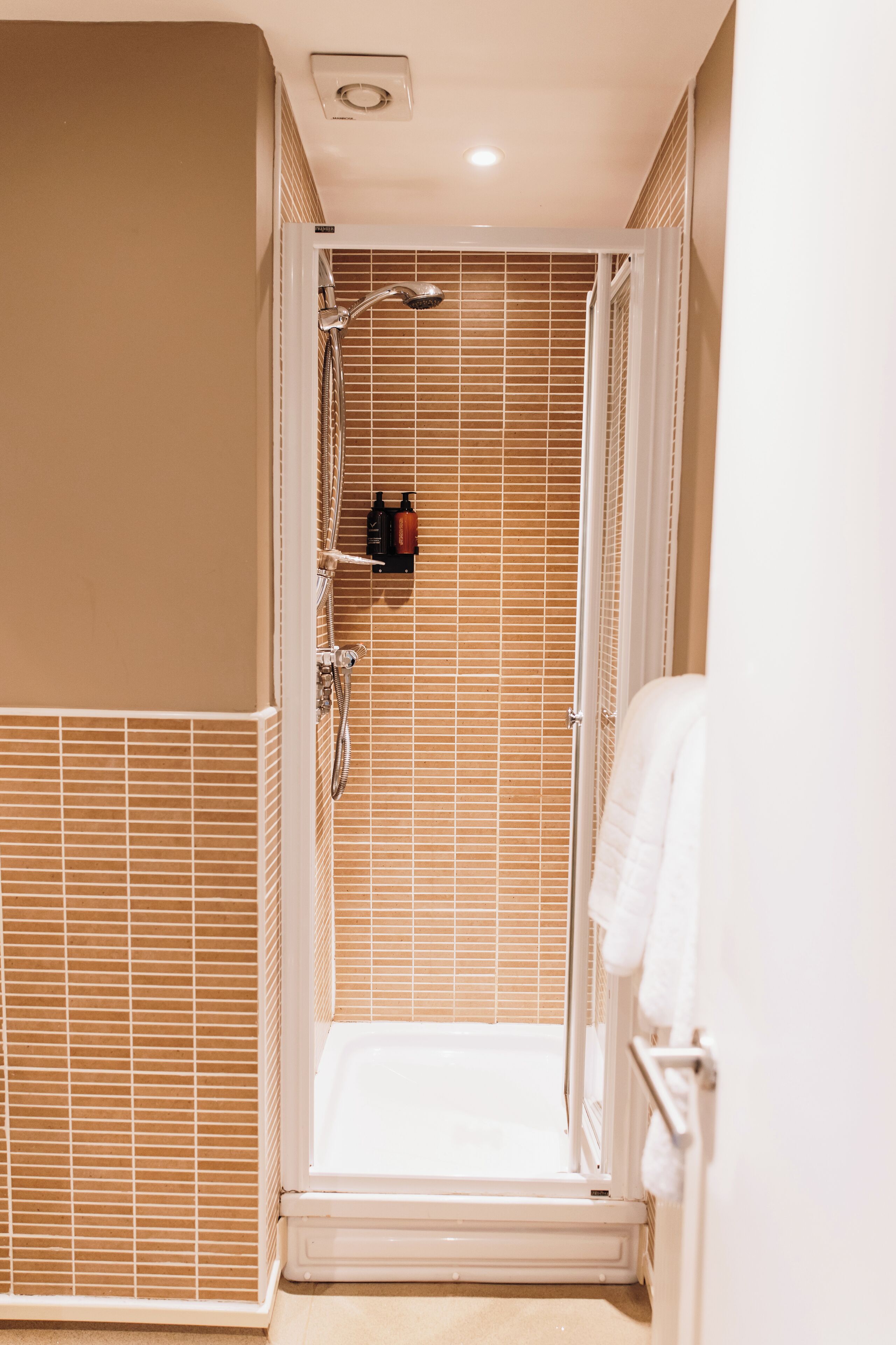 Twin Room | Bathroom