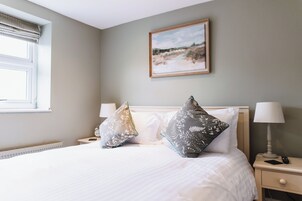 Double Room | Free WiFi, bed sheets