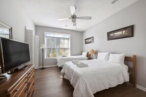 3 bedrooms, iron/ironing board, free WiFi, bed sheets - Riverside Relaxation – Golf, Beach & More (Little River)