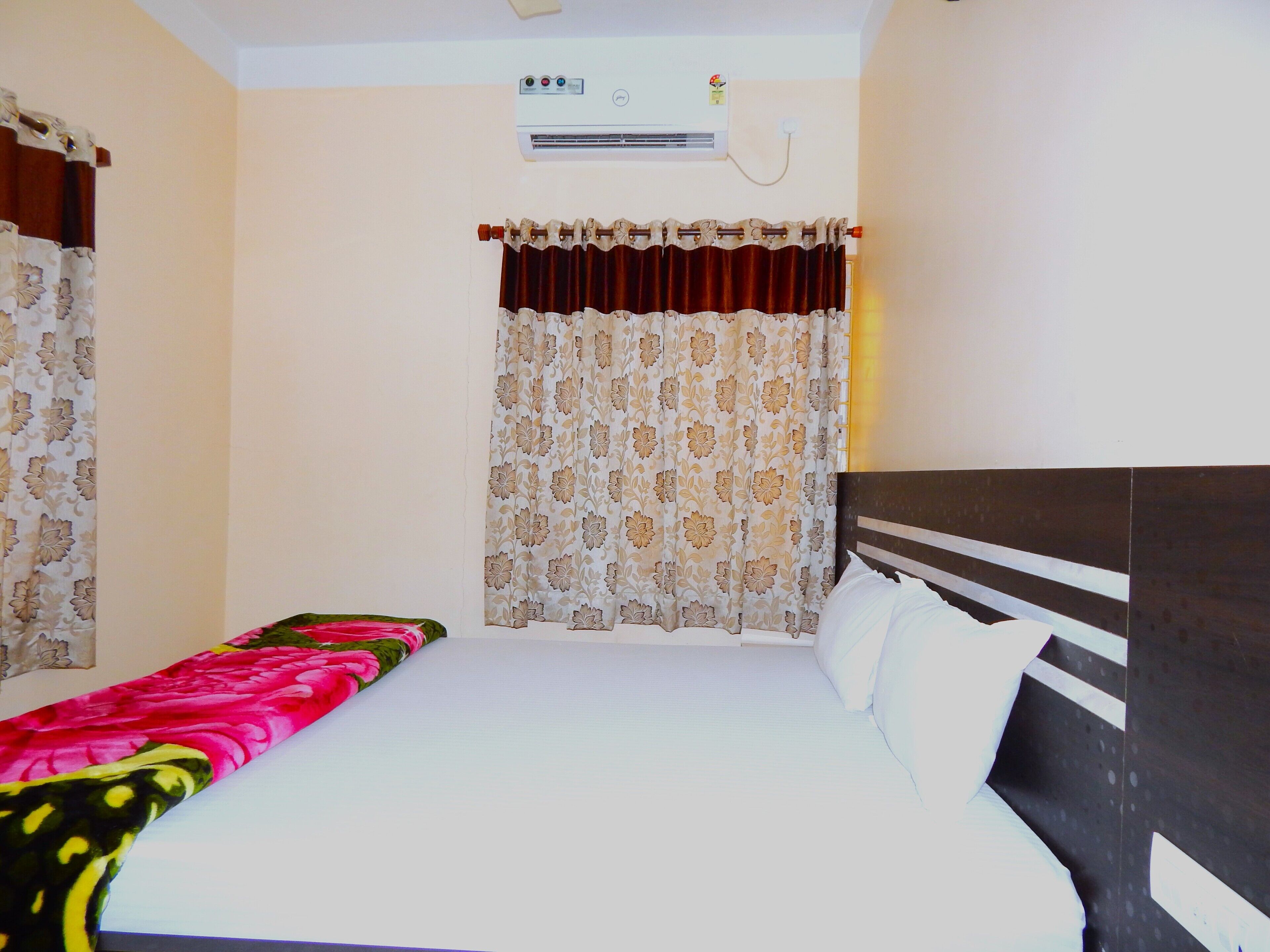 Standard Room | Desk, free WiFi, bed sheets