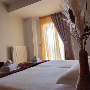 Comfort Double Room, 1 Bedroom, Private Bathroom, Park View | Premium bedding, pillowtop beds, in-room safe, laptop workspace