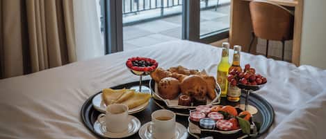 Petit déjeuner complet (15.75 EUR par personne)