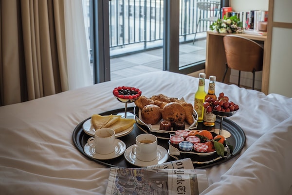 Daily full breakfast for a fee
