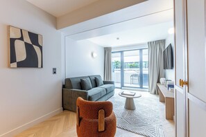 Deluxe Apartment | Living area | 50-inch Smart TV with satellite channels - Aparthotel Quartier Libre Opéra (Paris)