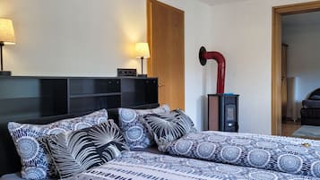 2 Schlafzimmer, Schreibtisch, Bügeleisen/Bügelbrett, kostenloses WLAN