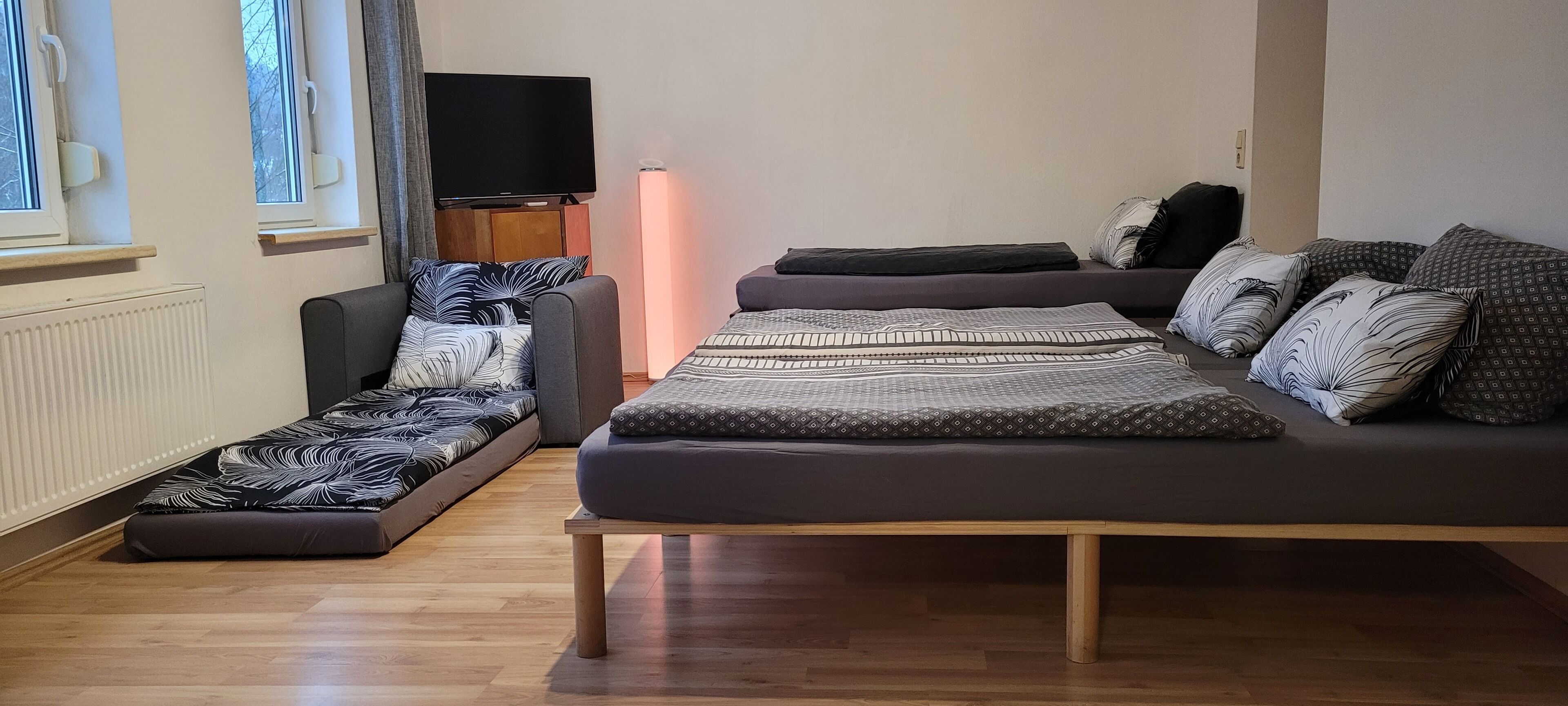 2 bedrooms, desk, iron/ironing board, free WiFi