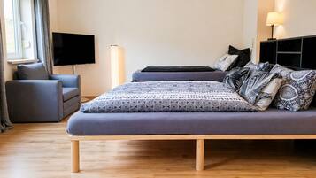 2 Schlafzimmer, Schreibtisch, Bügeleisen/Bügelbrett, kostenloses WLAN
