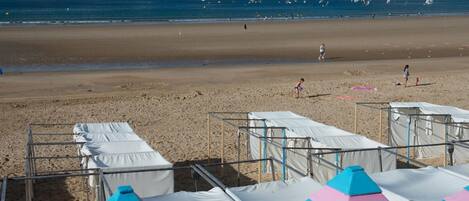 Una spiaggia nelle vicinanze