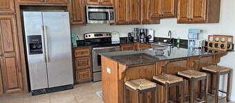 Lemonade Escapade Walk to Beach Pet Friendly