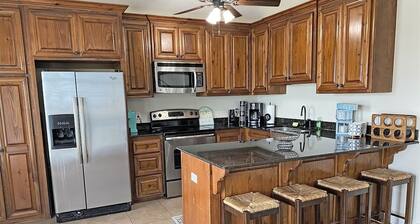 Lemonade Escapade Walk to Beach Pet Friendly