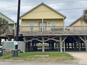 Exterior - Lemonade Escapade Walk to Beach Pet Friendly (Grand Isle)