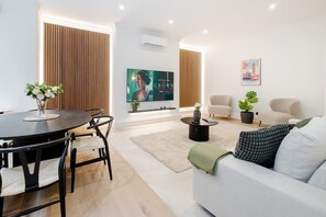 Unclassified image, 4 of 36, button