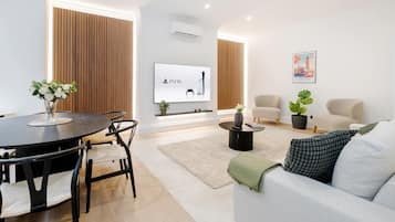 Smart TV, videogames, DVD player, livros