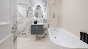 Douche, articles de toilette écologiques, sÚche-cheveux, bidet