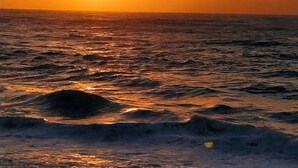 A sunset over the ocean with waves. - One-bedroom apartment with terrace, AC and parking in Capbreton (Capbreton)