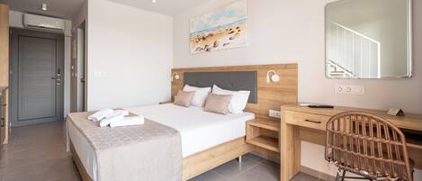 Dúplex, vistes a la piscina | Habitacions insonoritzades, wifi gratuïta i roba de llit