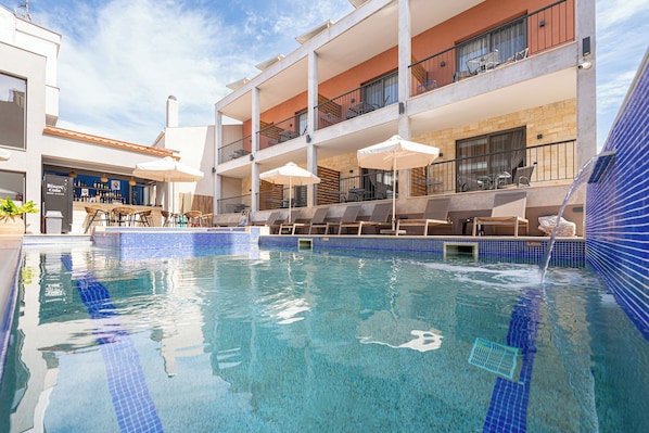 Seasonal outdoor pool, pool umbrellas, sun loungers