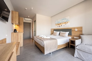 Triple Room, City View | In-room safe, desk, blackout drapes, free WiFi - Maltepe Luxury Accommodation (Kallithea)