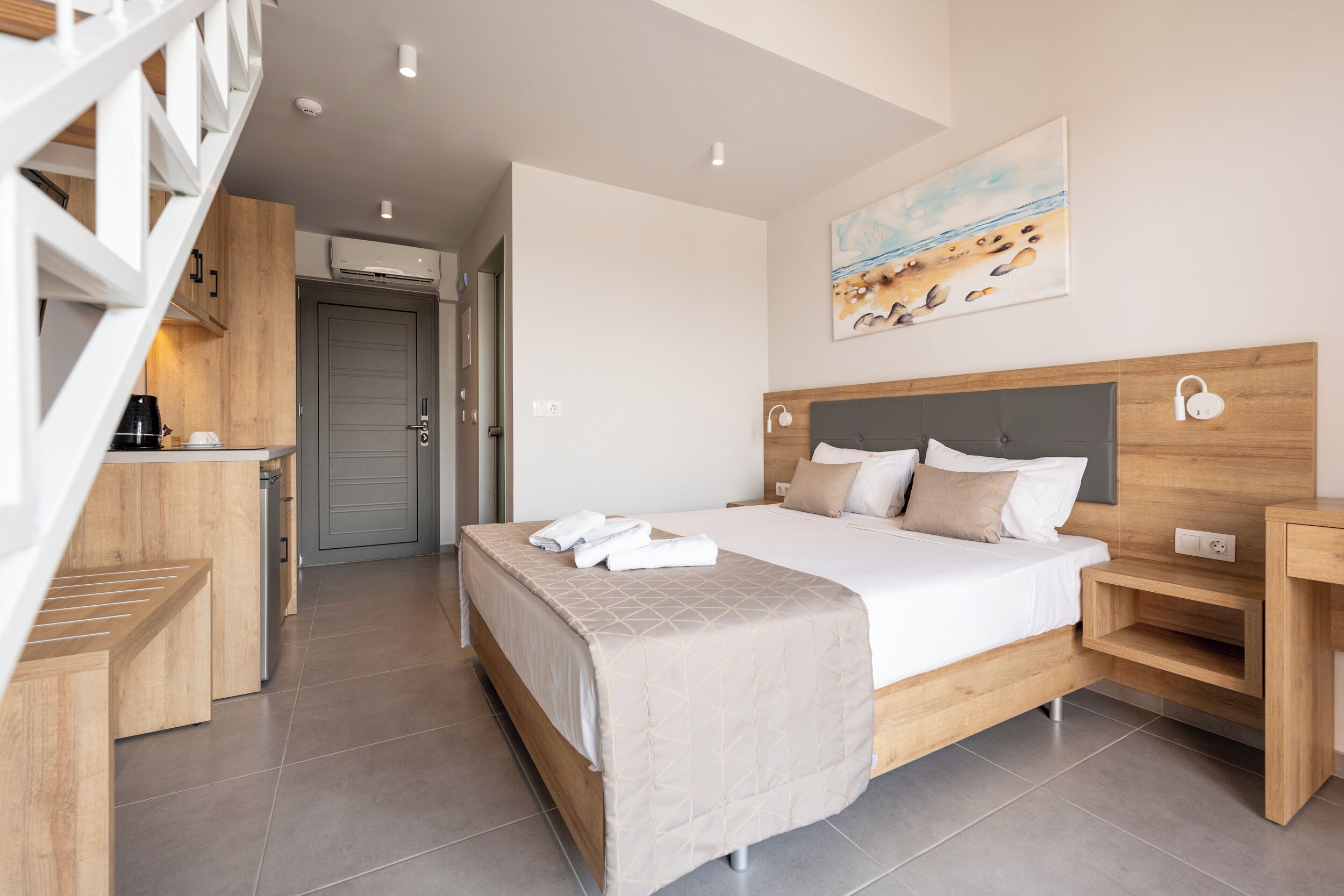 Duplex, City View | In-room safe, desk, blackout curtains, free WiFi
