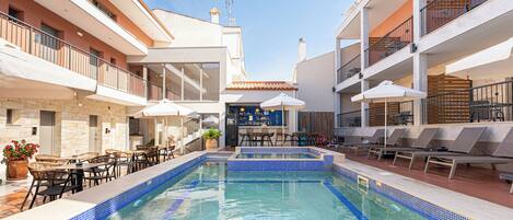 Seasonal outdoor pool