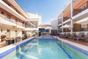 Seasonal outdoor pool, pool umbrellas, sun loungers