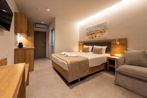 Triple Room, City View | In-room safe, desk, blackout curtains, free WiFi - Maltepe Luxury Accommodation (Kallithea)