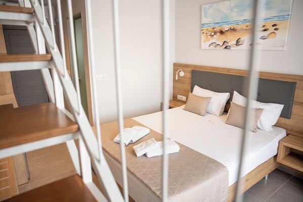 Soundproofing, free WiFi, bed sheets