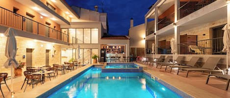 Seasonal outdoor pool, pool umbrellas, sun loungers
