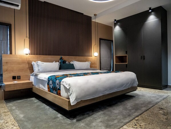 Senior Suite, 1 Bedroom, Non Smoking, Courtyard View